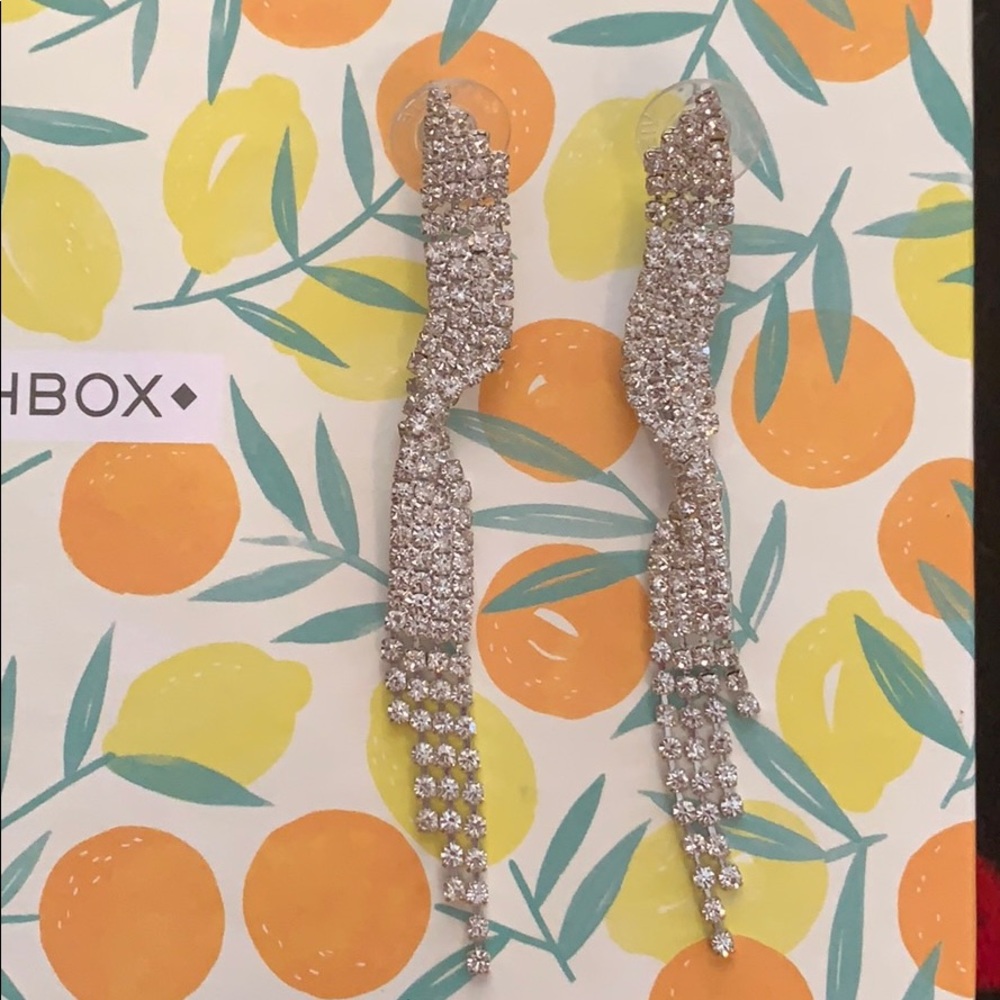 Long elegant faux diamond earrings 💎